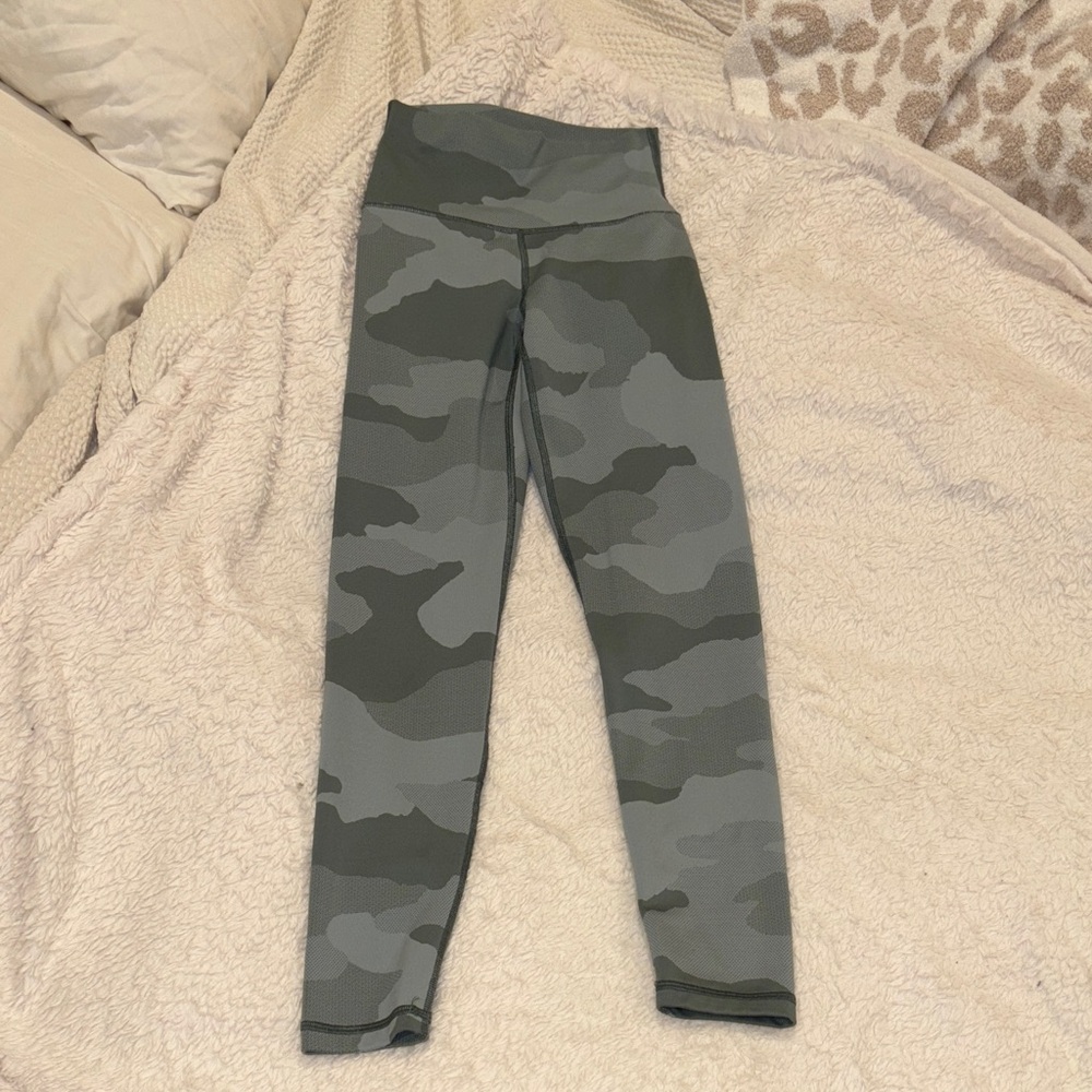 Aerie Women's Green Camouflage Leggings